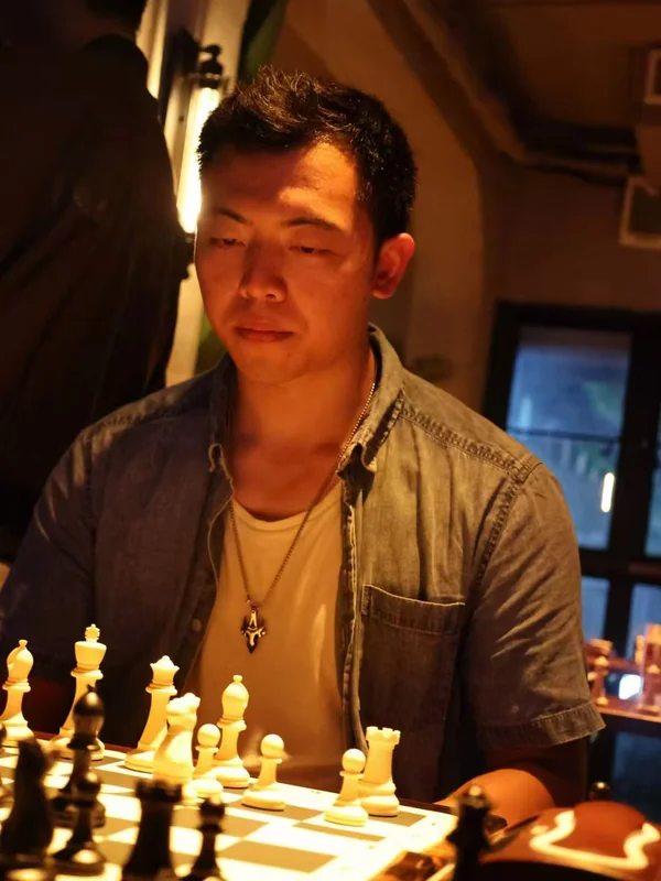 Frank 教练 - 全英文因材施教导师 · 英国英属哥伦比亚生化研究生 | FIDE 1700+ | 奥克兰快棋冠军